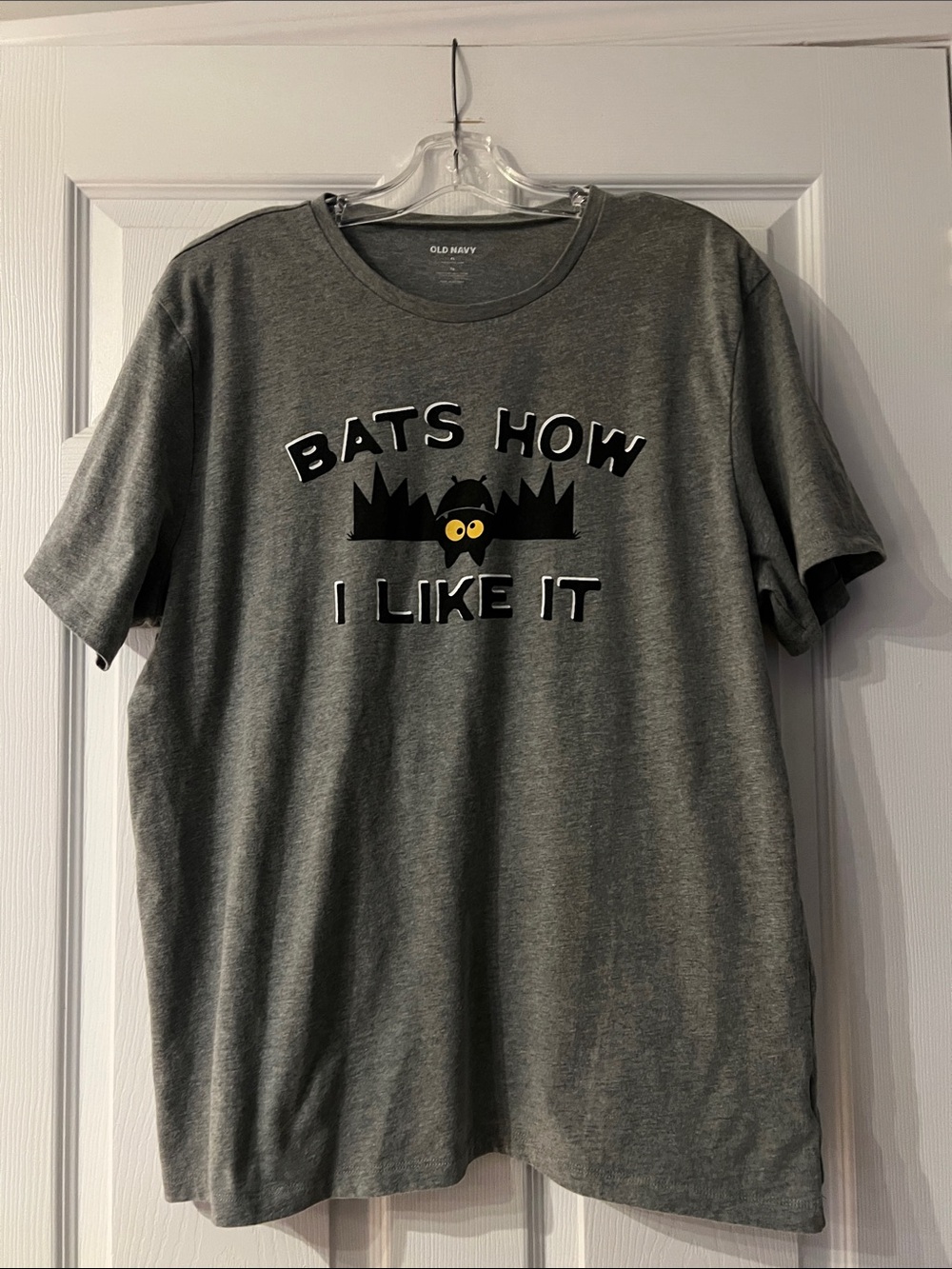 Old Navy Gray Graphic 'Bats How I Like It' Tee